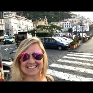 Meet your Posher, Adina